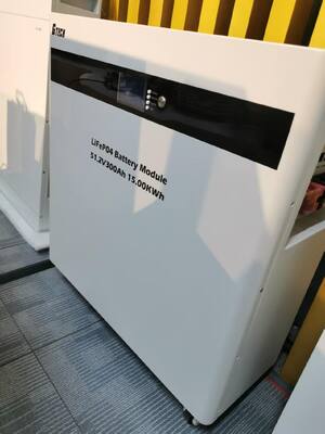 Bateria LiFePO4 o pojemności 51,2 V, 300 Ah i mocy 15 kWH, o żywotności 6000 cykli, do magazynowania energii słonecznej w budynkach mieszkalnych