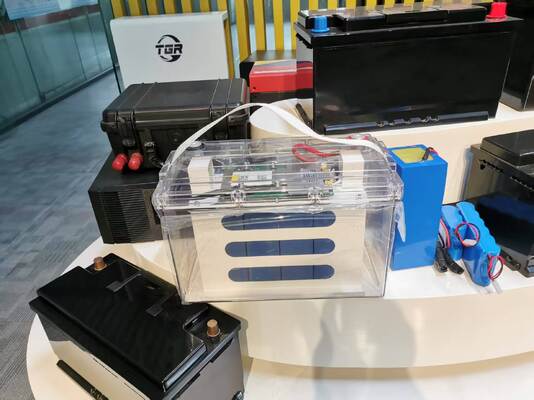 Akumulator G TECH 12.8V 100Ah LiFePO4 z żywotnością 6000 cykli i przezroczystą obudową do magazynowania energii słonecznej